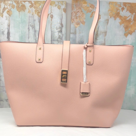 Michael Kors Handbags - NWT Michael Kors large karsen tote
